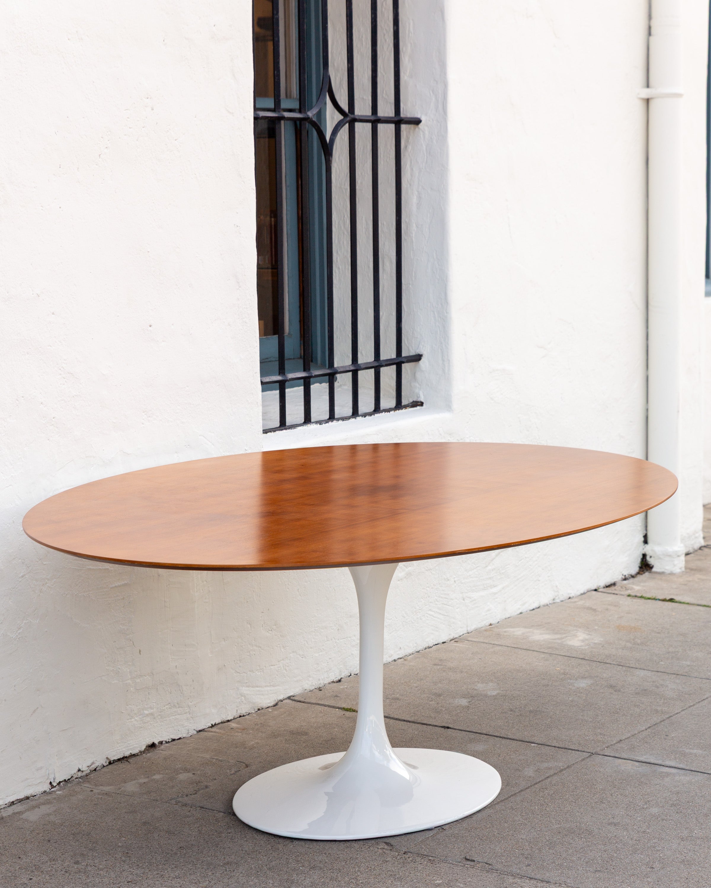 Saarinen Style Tulip Table