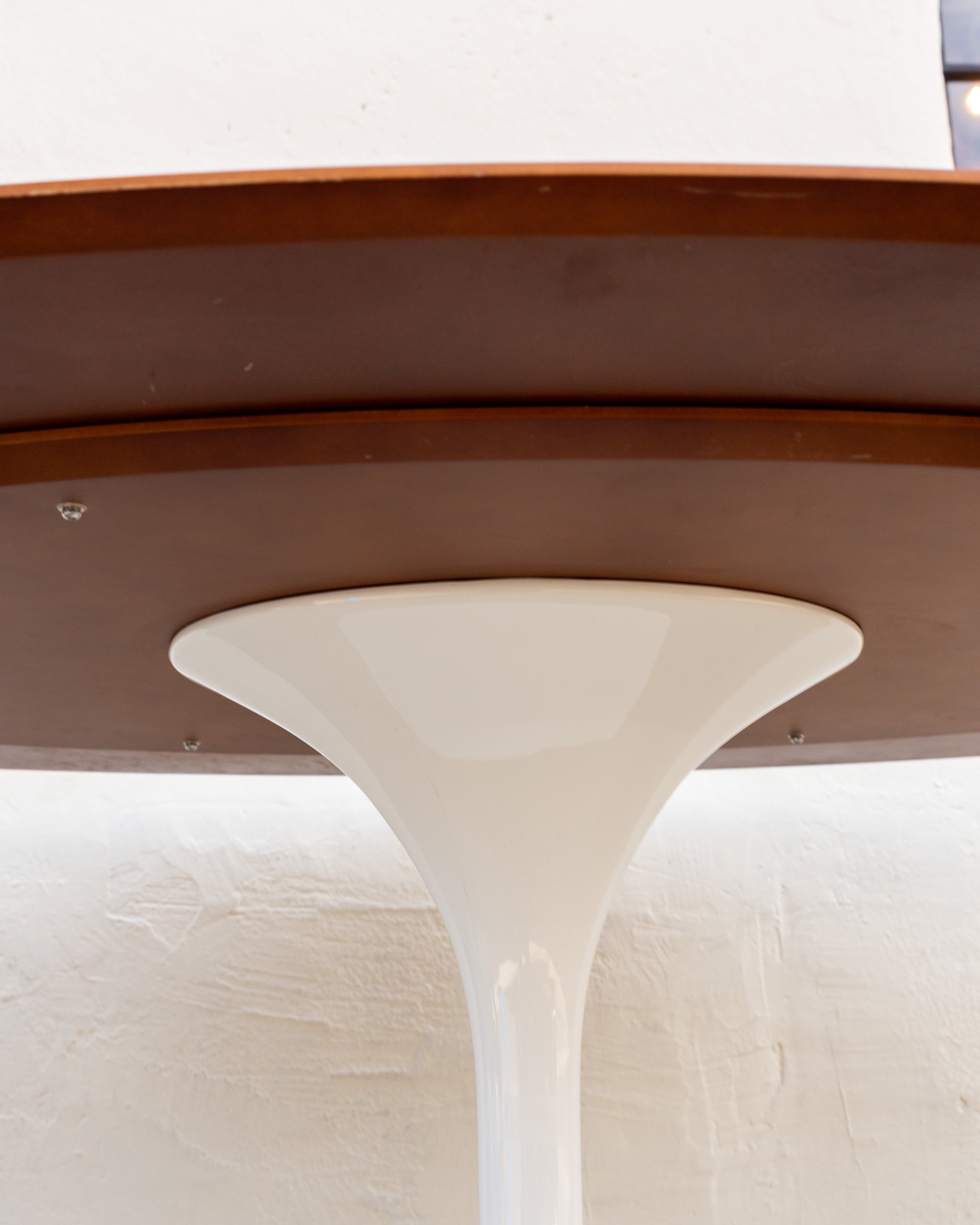 Saarinen Style Tulip Table