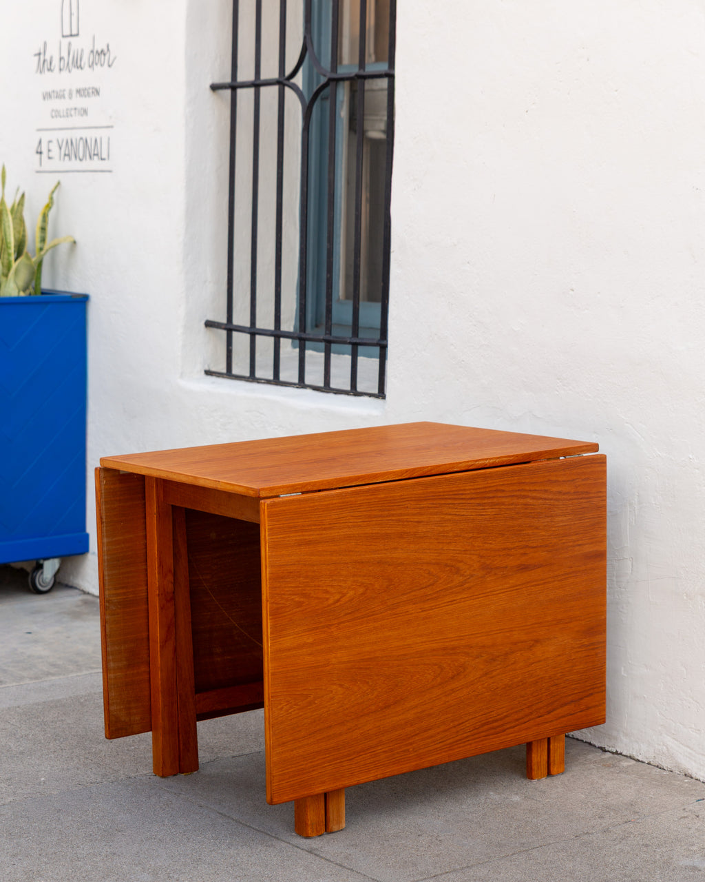 Mid Century Extendable Dining Table