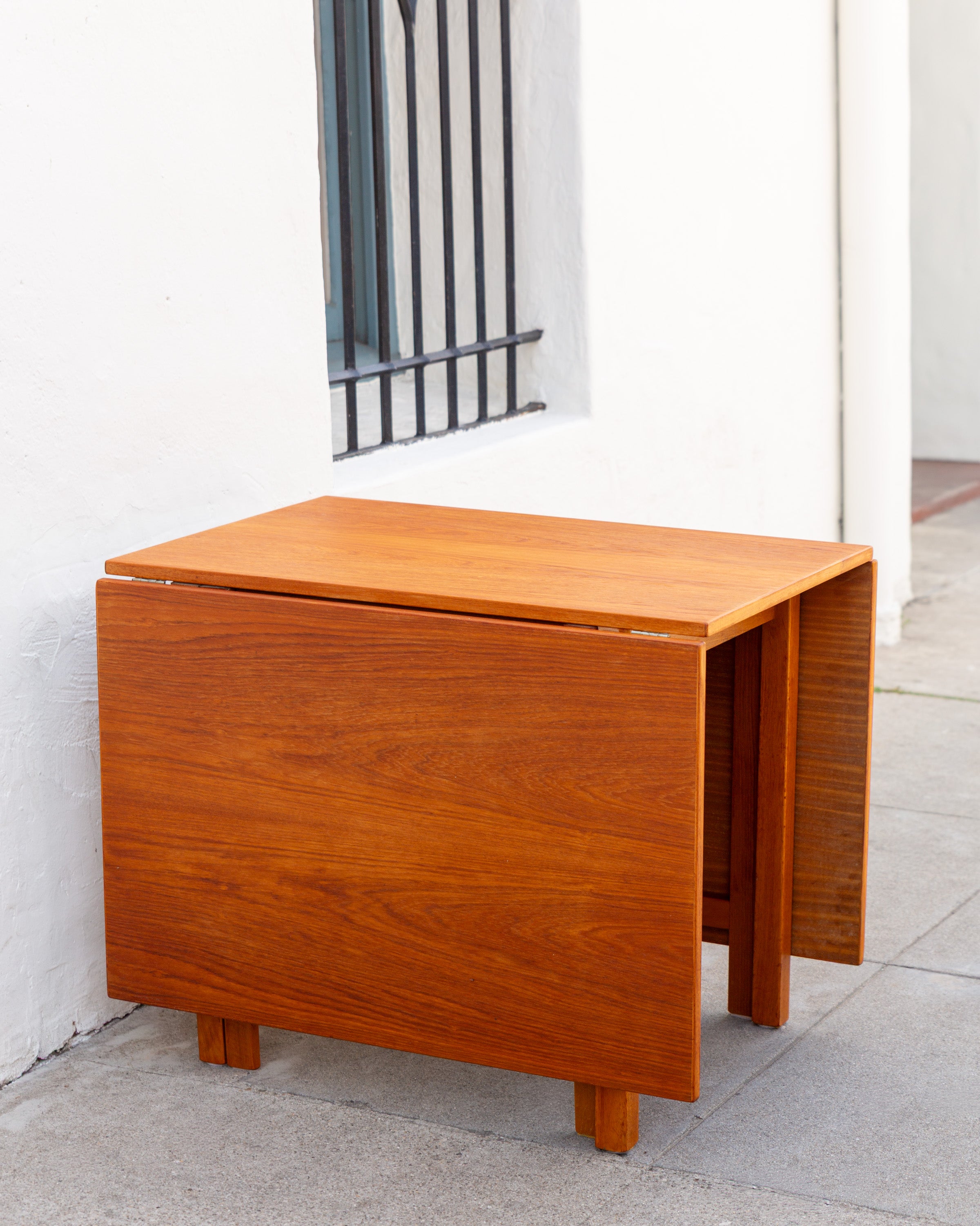 Mid Century Extendable Dining Table