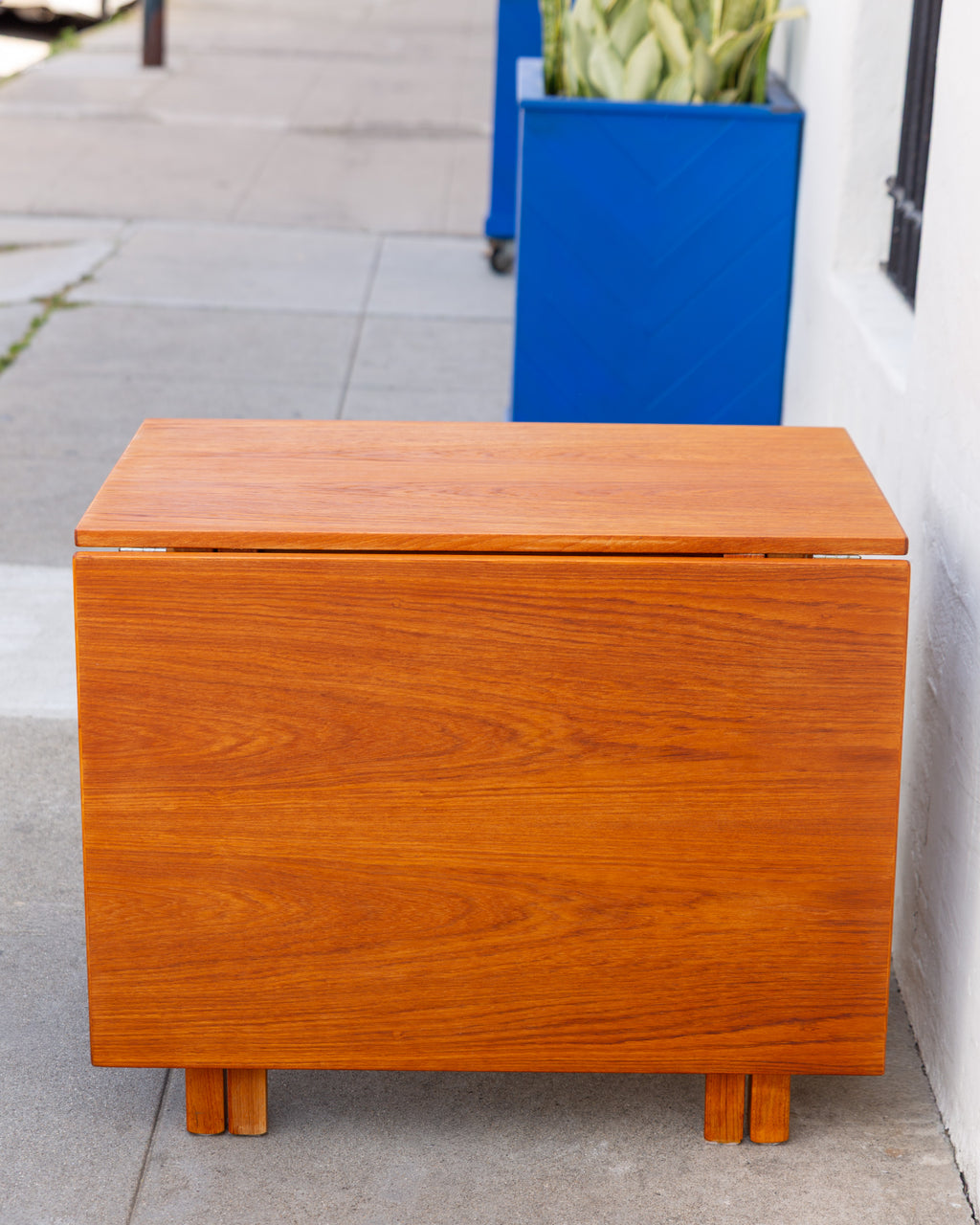 Mid Century Extendable Dining Table