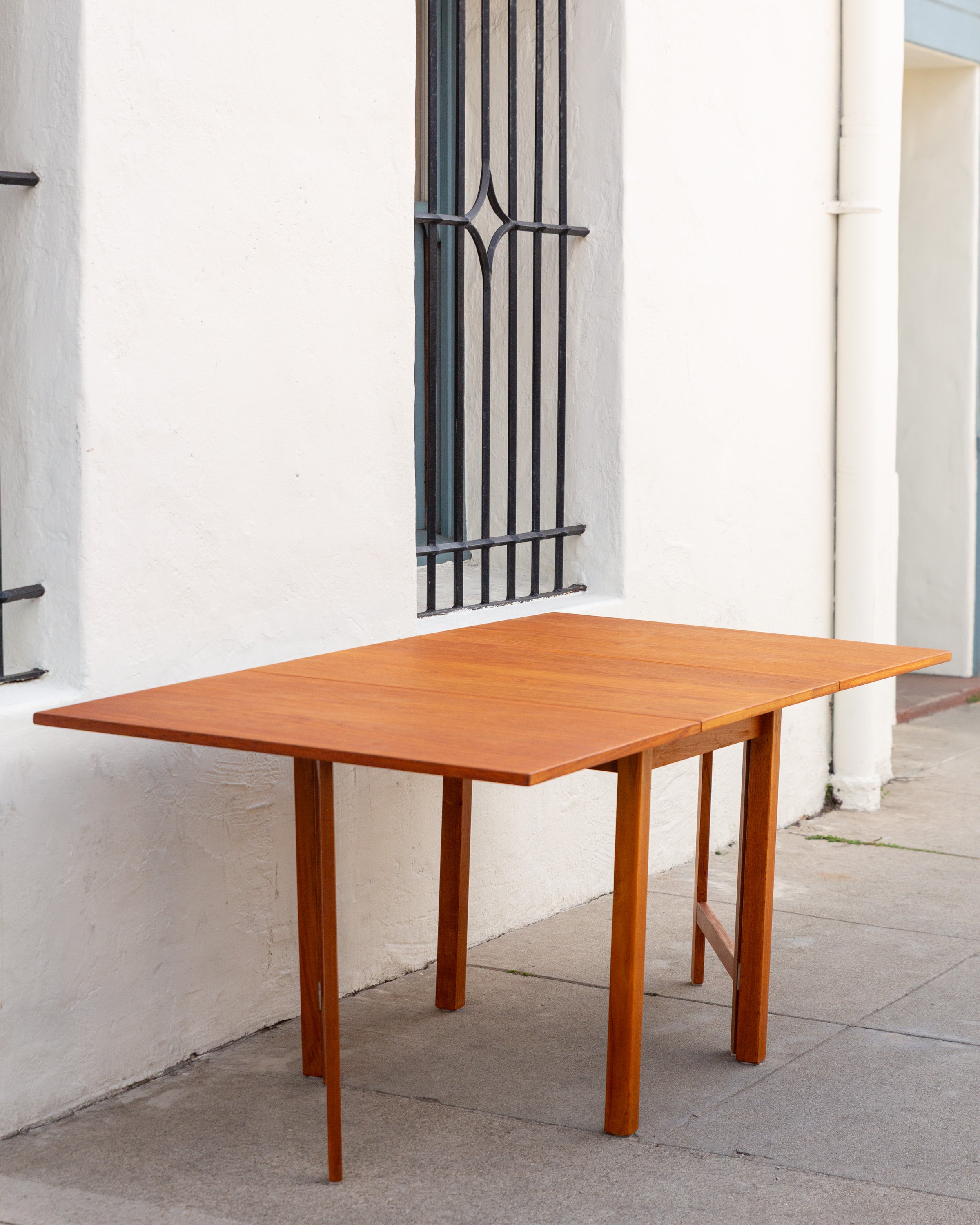 Mid Century Extendable Dining Table