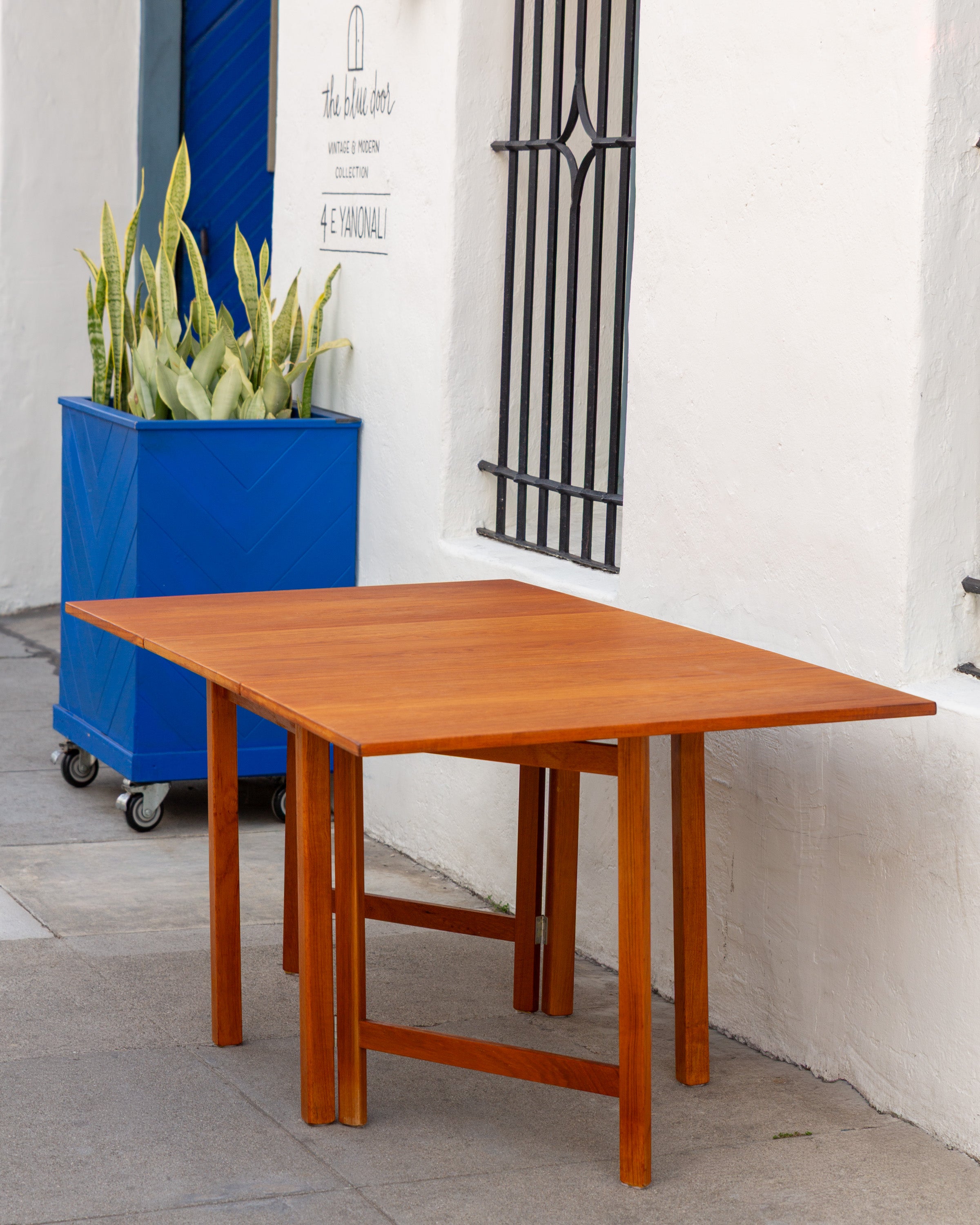 Mid Century Extendable Dining Table