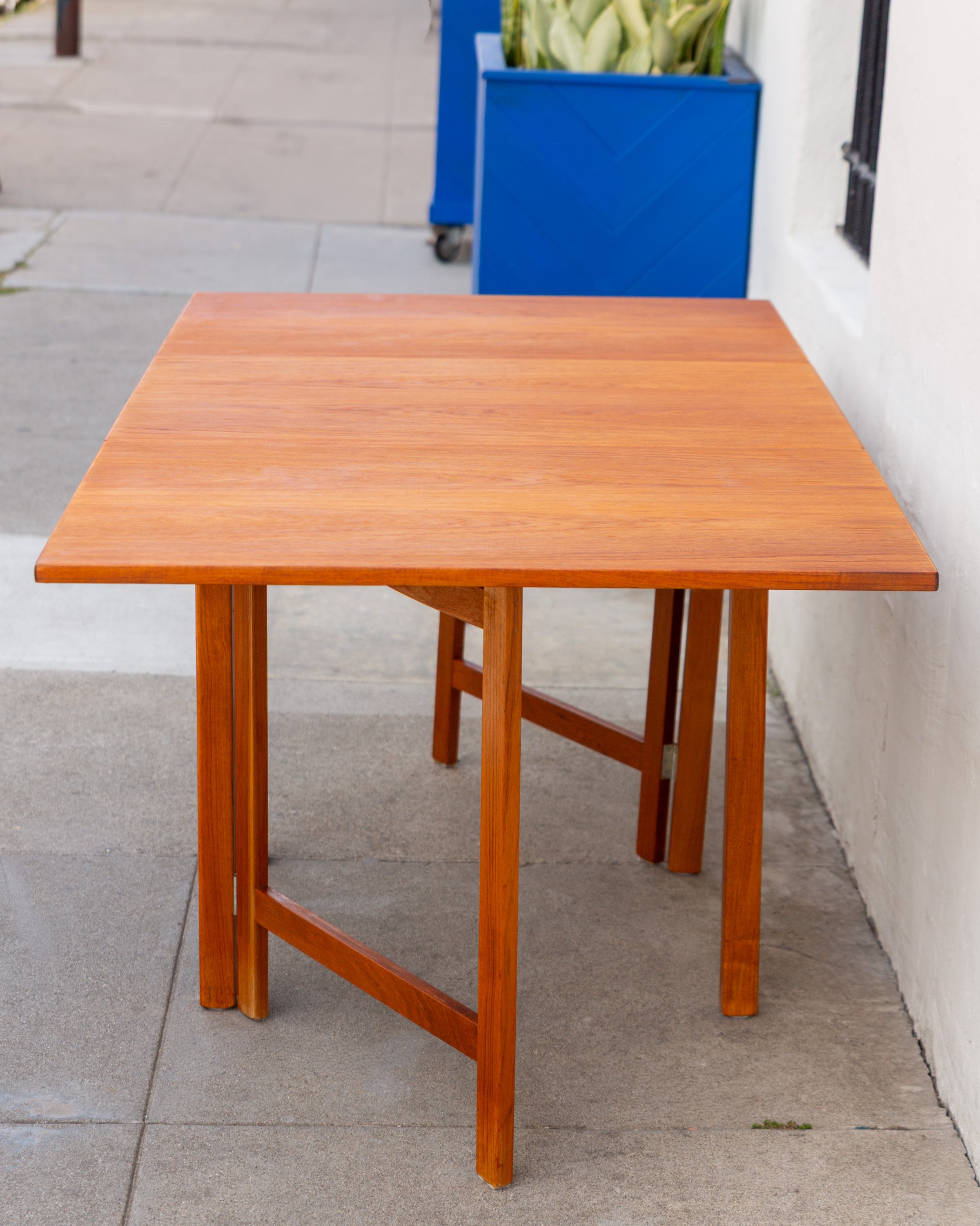 Mid Century Extendable Dining Table