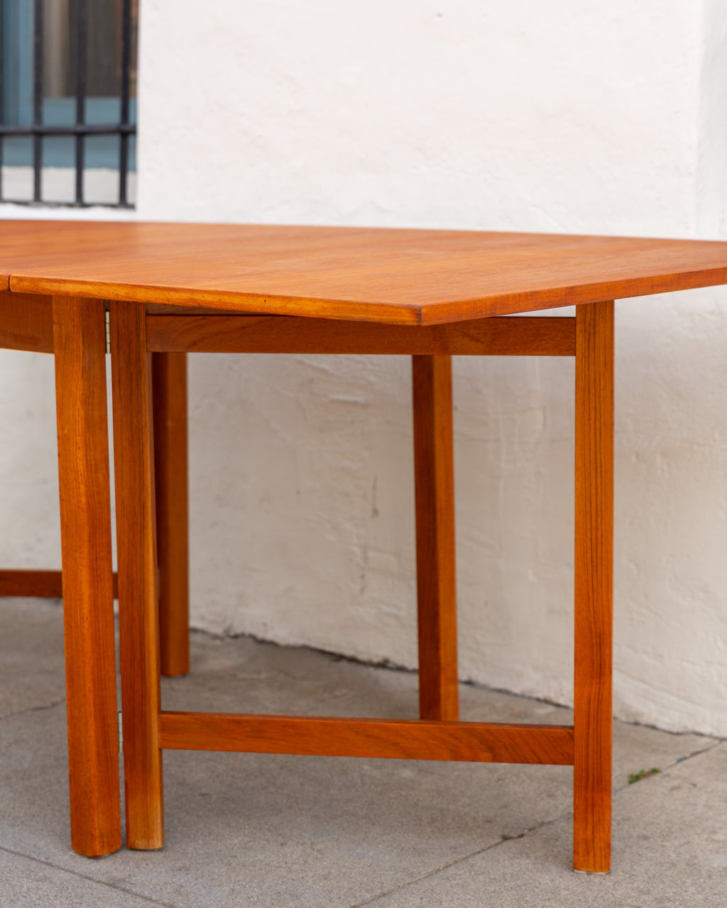 Mid Century Extendable Dining Table