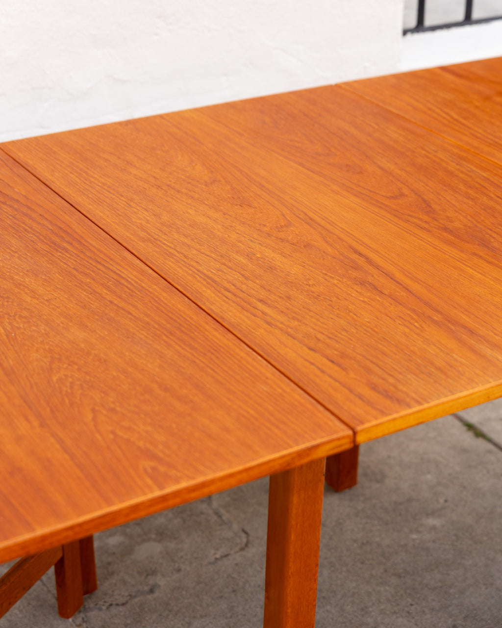 Mid Century Extendable Dining Table