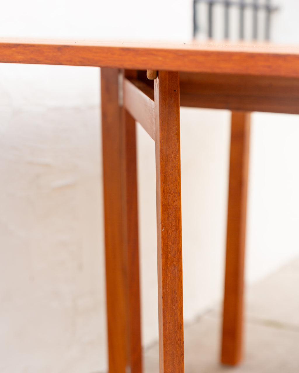 Mid Century Extendable Dining Table