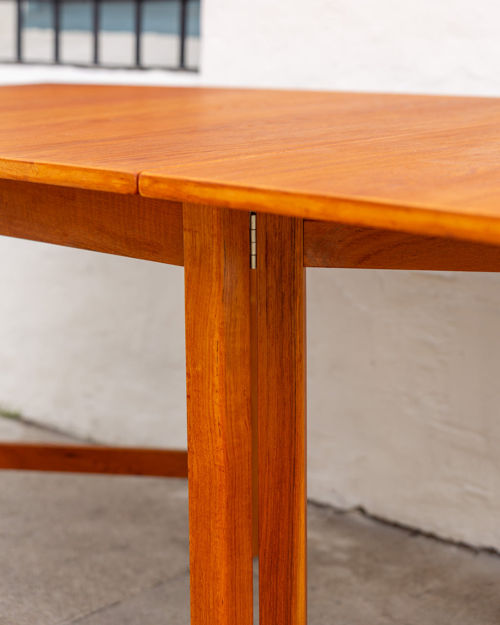 Mid Century Extendable Dining Table
