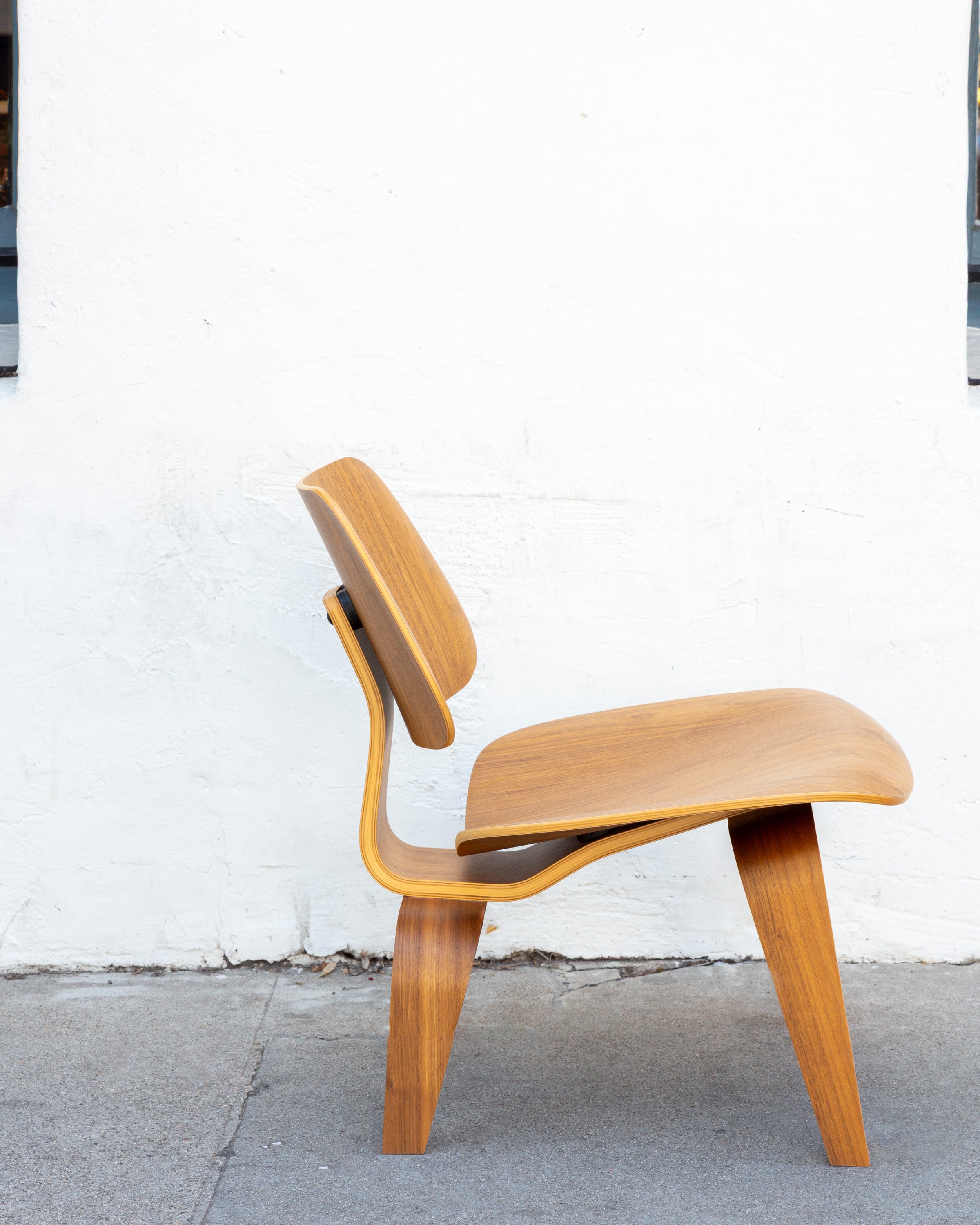 Eames Molded Plywood Lounge Chair in Walnut
