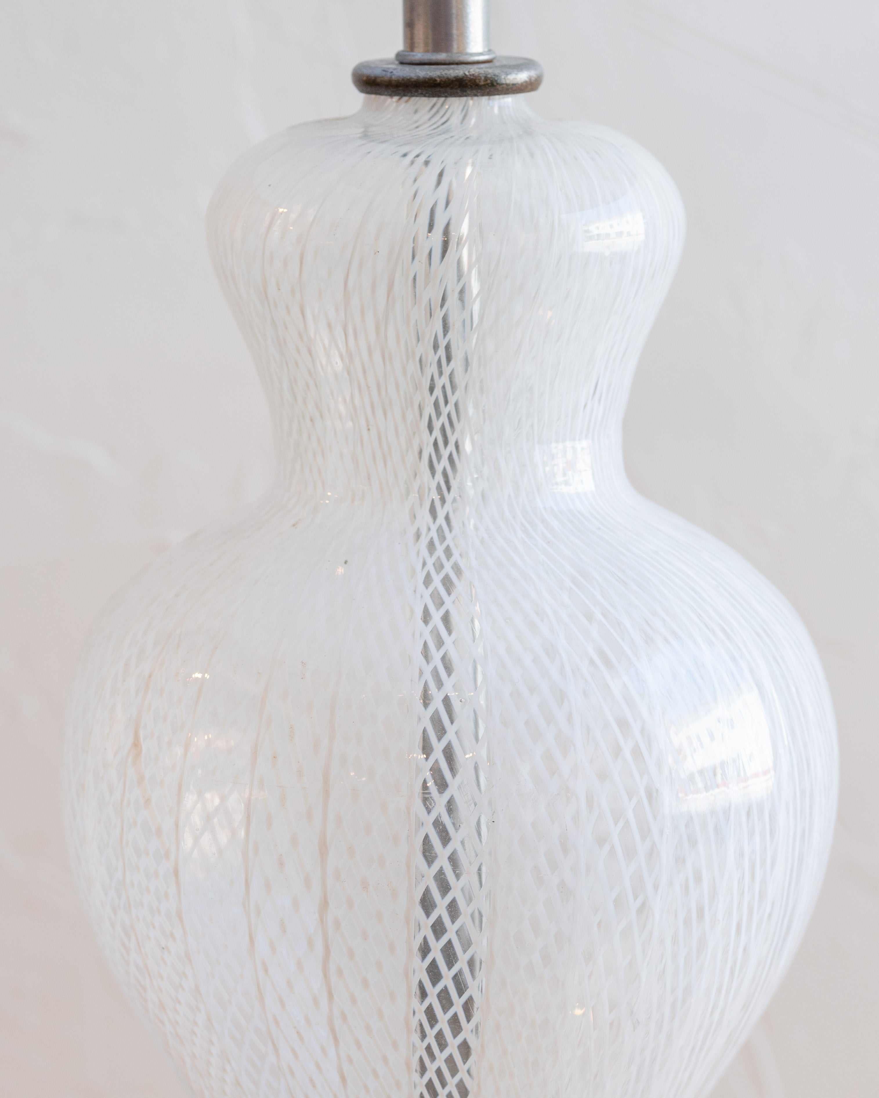 Venetian Murano Art Glass White Lace Pattern New Wiring 3-Way Socket w/ Shade