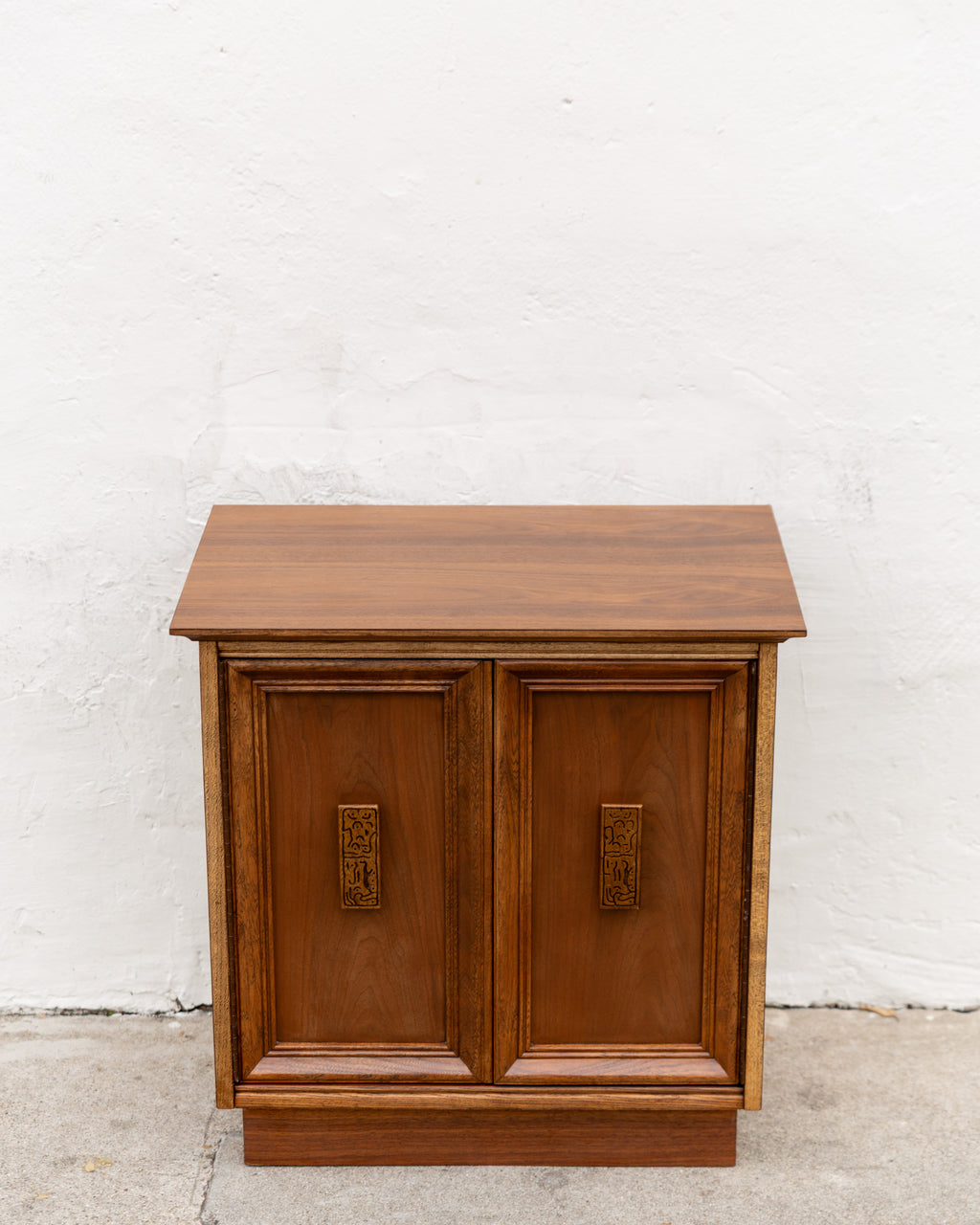 Broyhull Mayan 2-Door Nightstand End Table