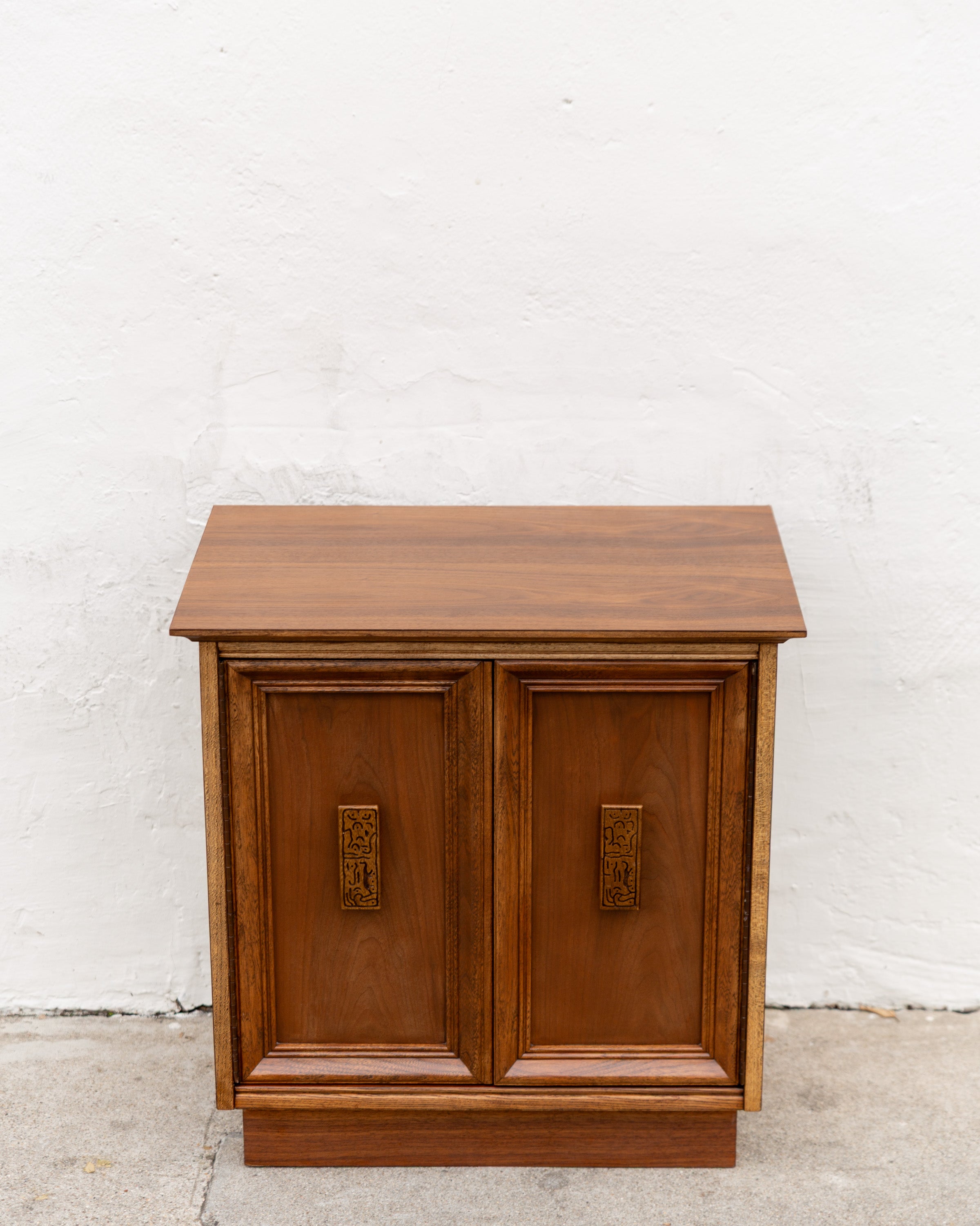 Broyhull Mayan 2-Door Nightstand End Table