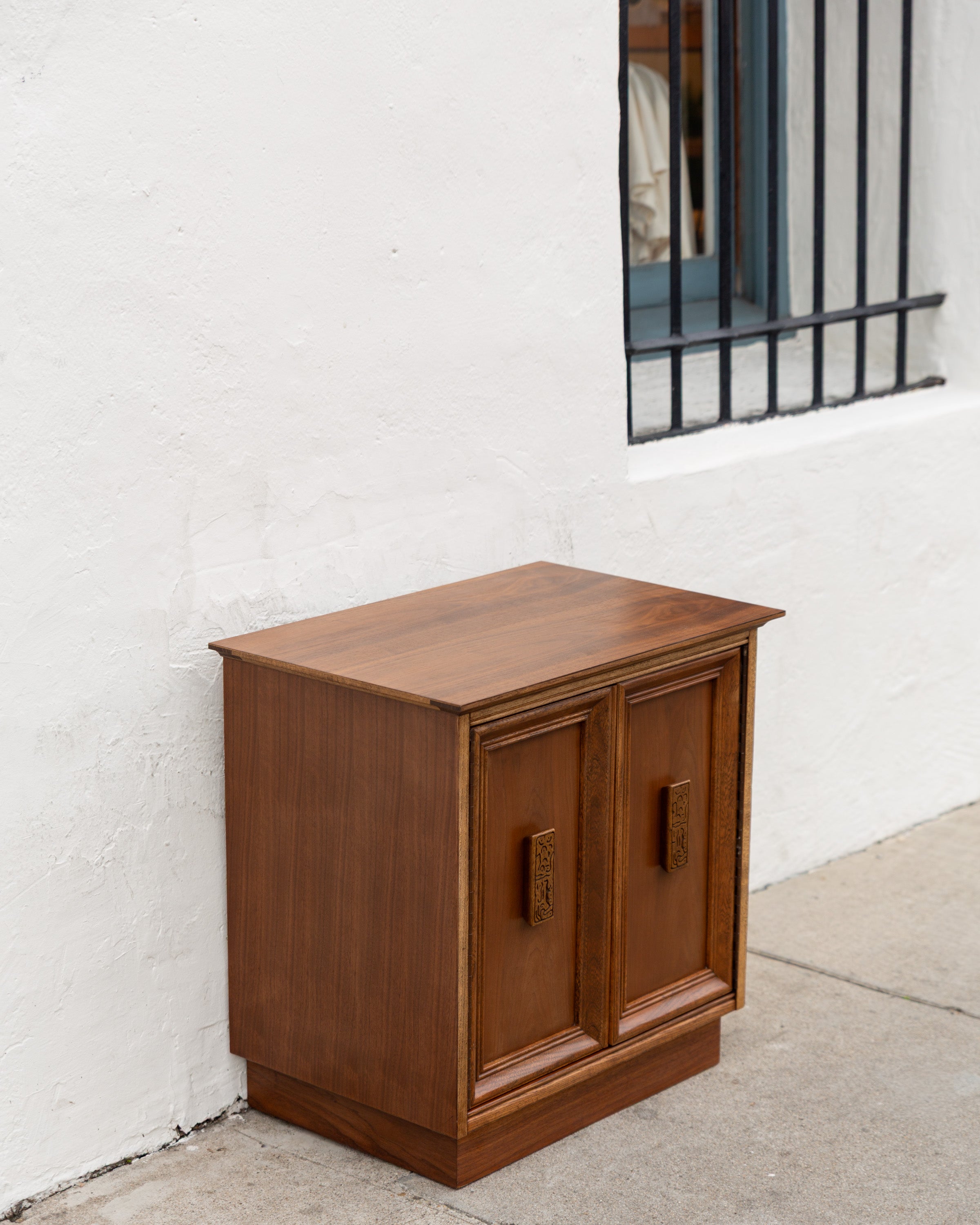 Broyhull Mayan 2-Door Nightstand End Table