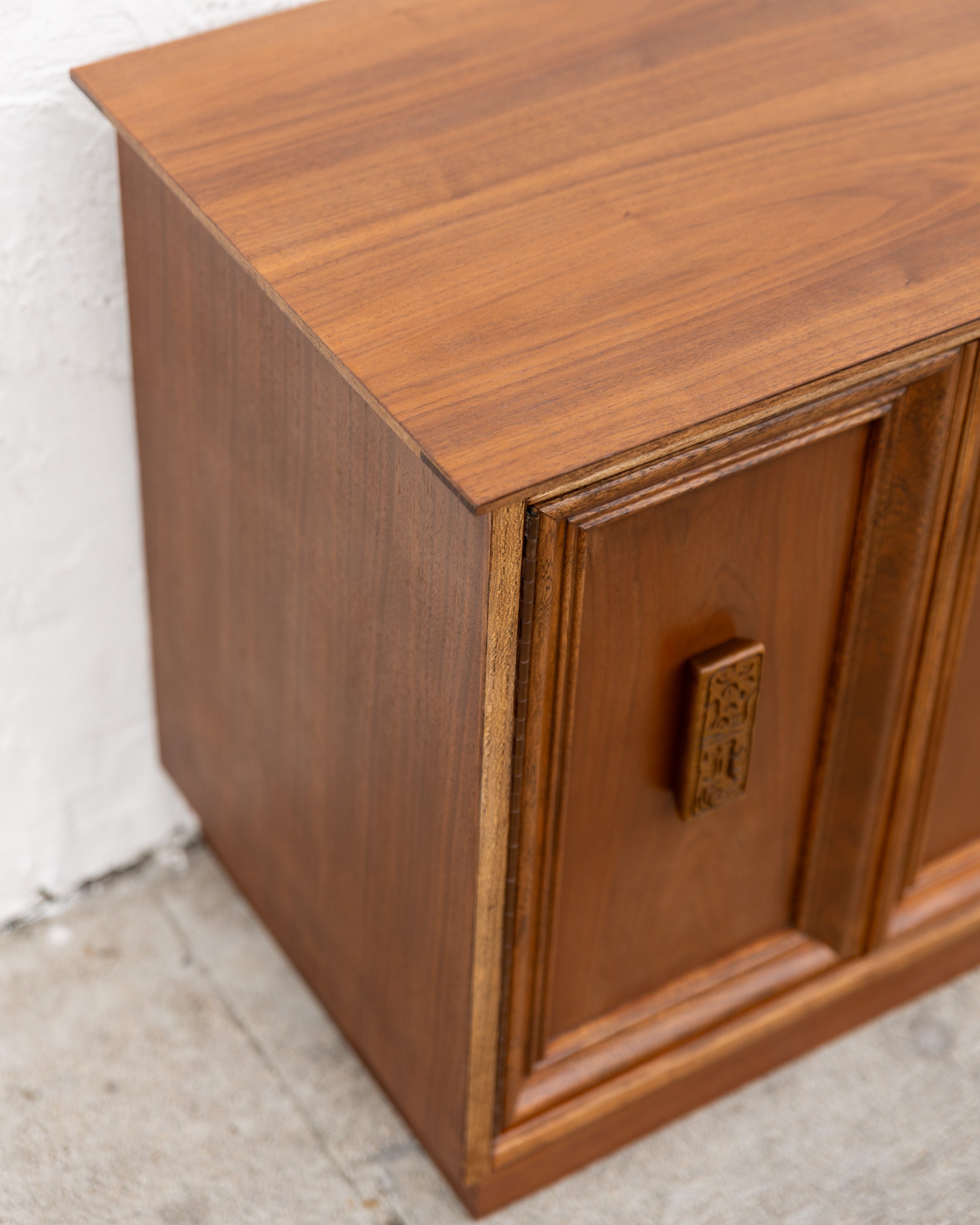 Broyhull Mayan 2-Door Nightstand End Table